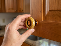 PaulineCeramica Kitchen Cabinet Handle — in-use